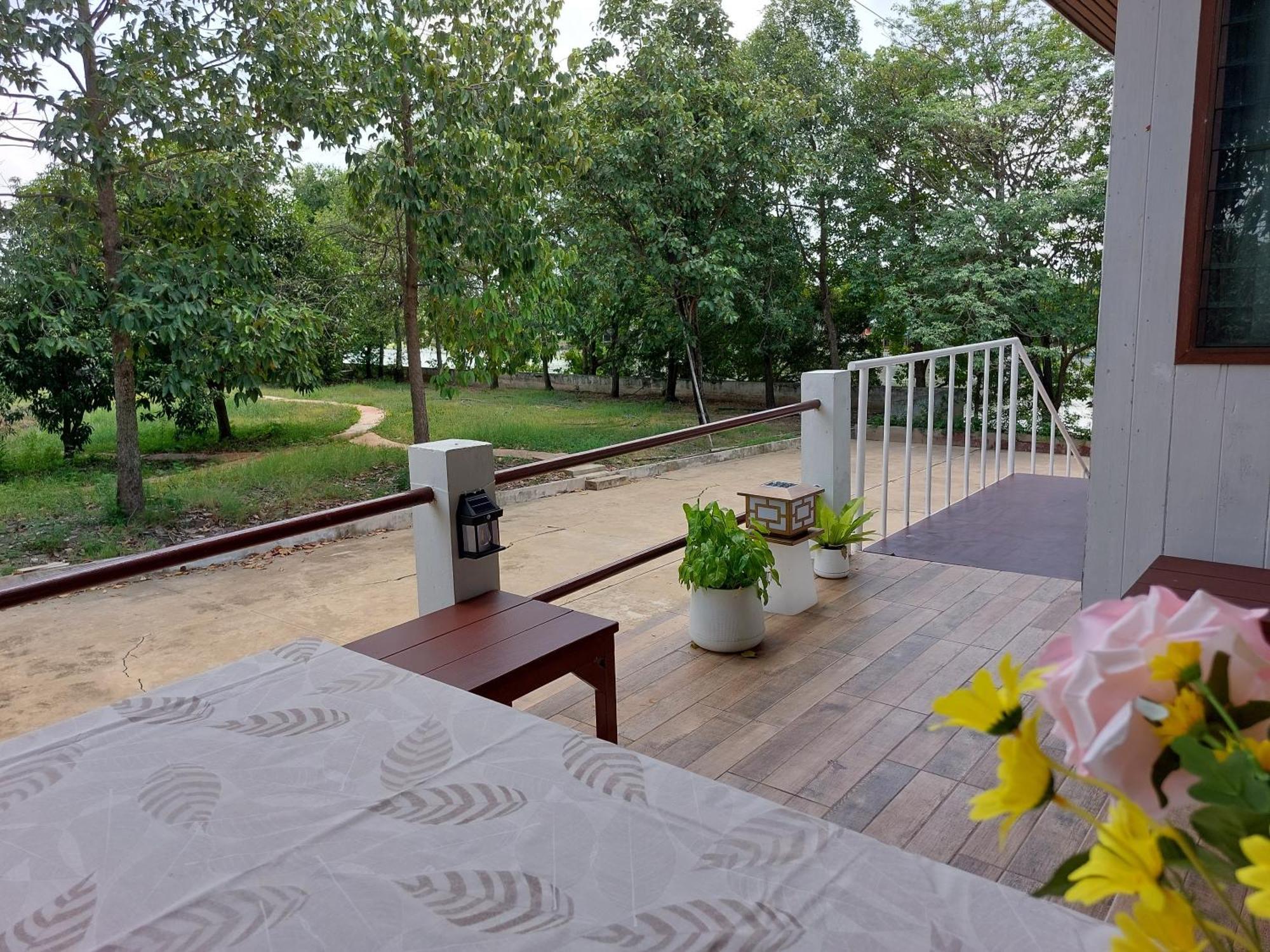Whales Come To The River - Riverside - 3 Rooms On 2Nd Floor Ban Bang Phli Nua Exterior photo