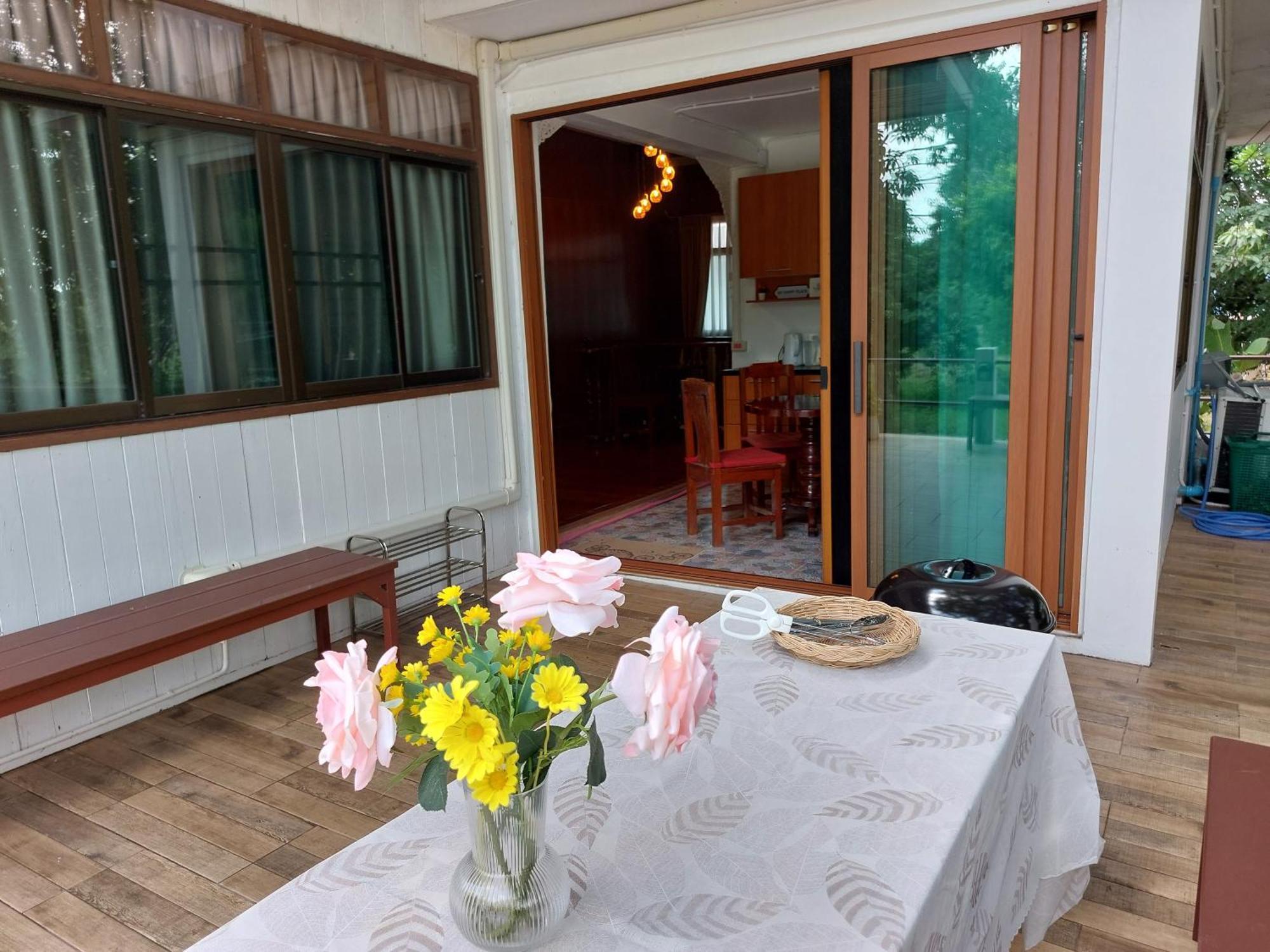 Whales Come To The River - Riverside - 3 Rooms On 2Nd Floor Ban Bang Phli Nua Exterior photo