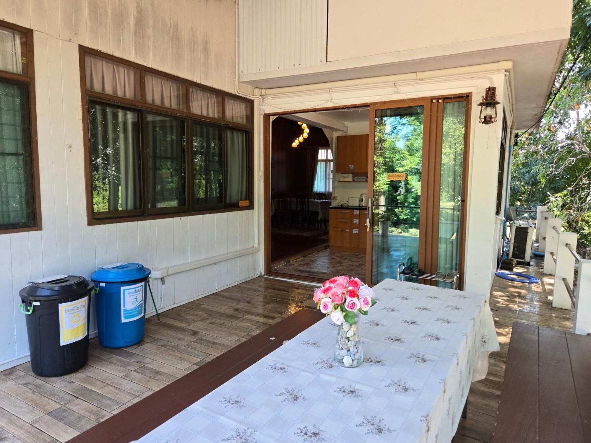 Whales Come To The River - Riverside - 3 Rooms On 2Nd Floor Ban Bang Phli Nua Exterior photo