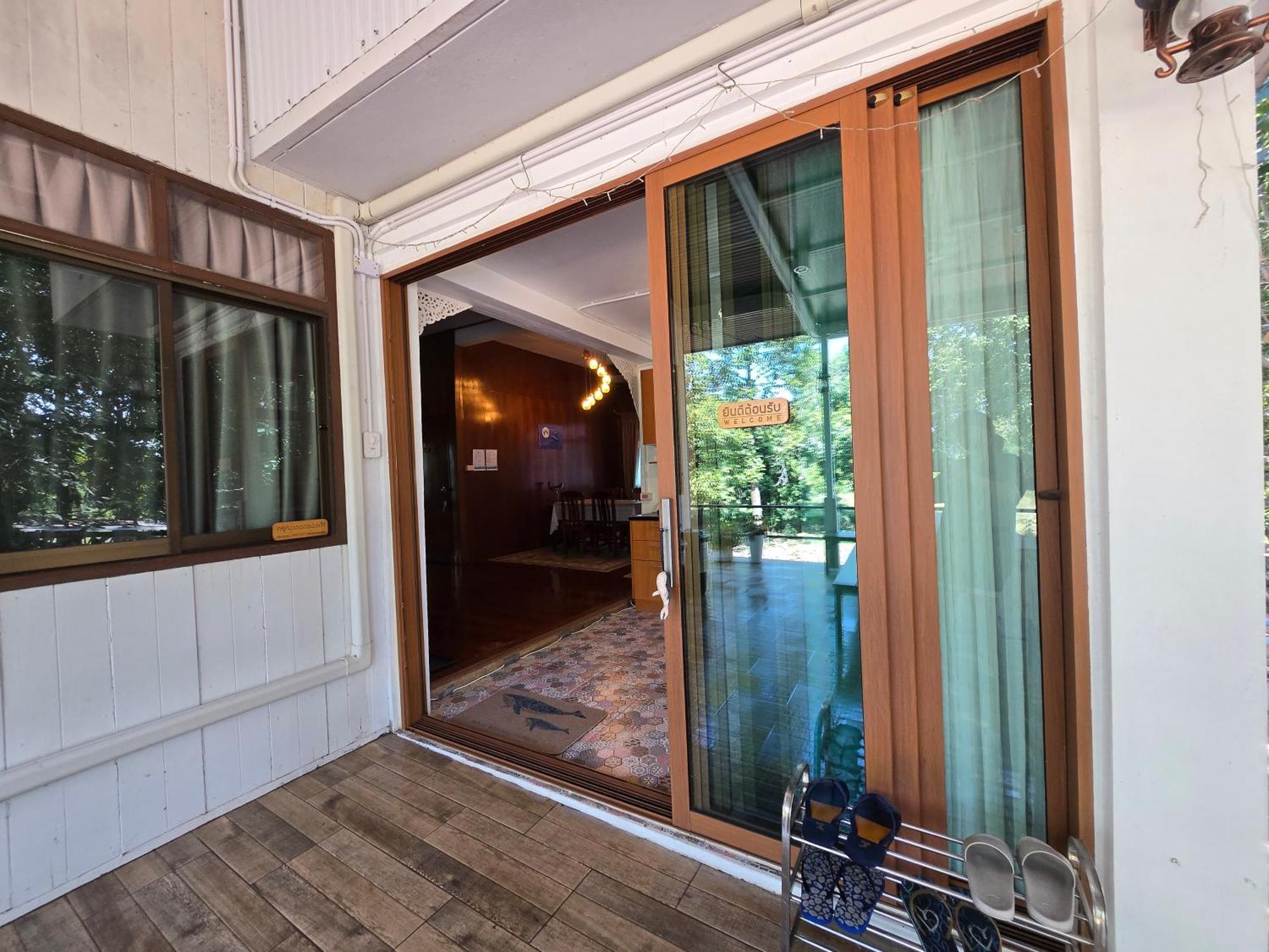 Whales Come To The River - Riverside - 3 Rooms On 2Nd Floor Ban Bang Phli Nua Exterior photo