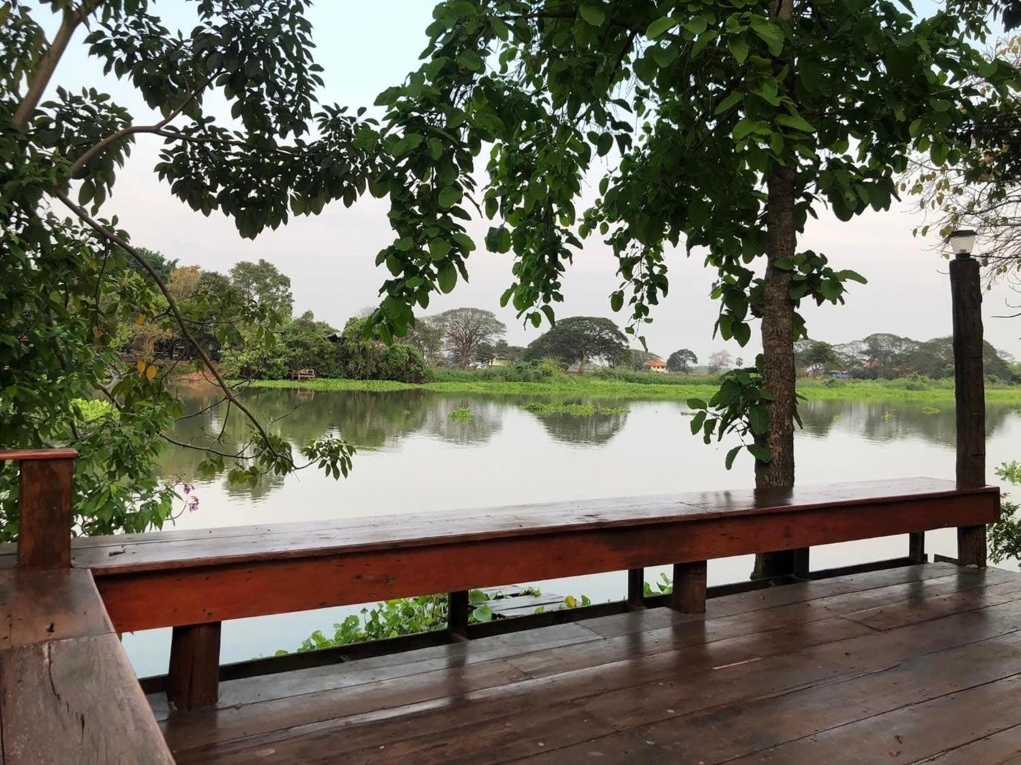 Whales Come To The River - Riverside - 3 Rooms On 2Nd Floor Ban Bang Phli Nua Exterior photo